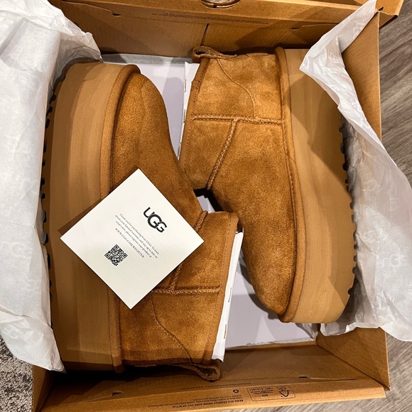 UGG W CLASSIC ULTRA MINI PLATFORM- 7 - Picture 7 of 7